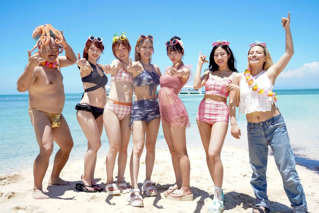 メンバーとクロちゃん写真INセブ島