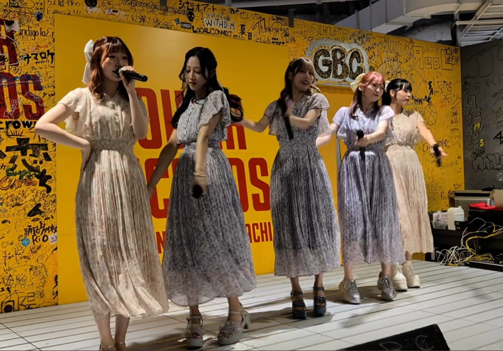 シフォンワンピースのメッンバー